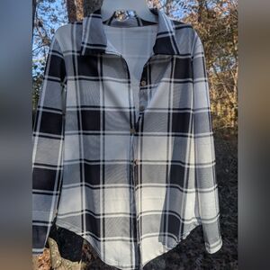 Black and White Plaid Button-Up Long-Sleeve Shirt